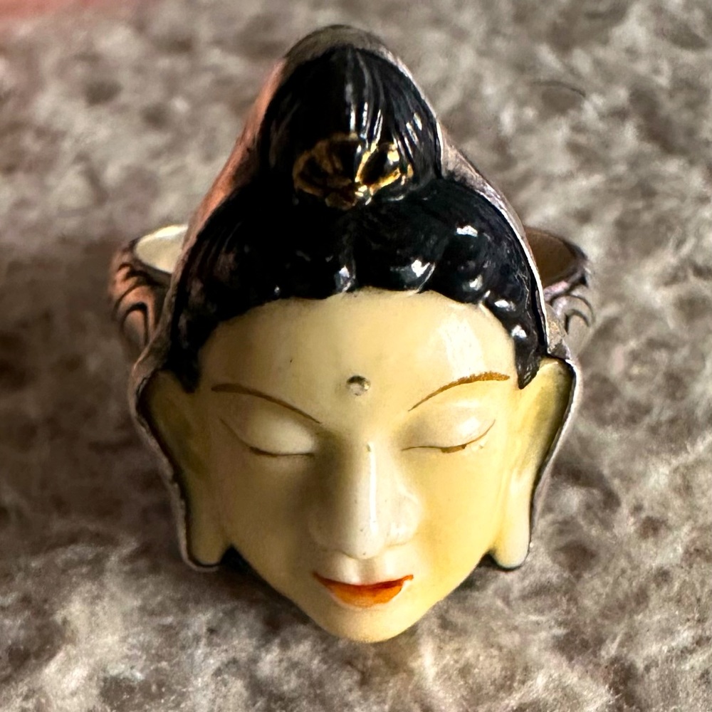Antique
Japanese Arita Ceramic
Goddess of Beauty Button
Ring
1860's - 1930's,